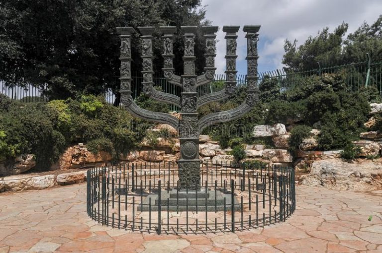 Menorah Hannouca 9 Branches En Cristal De Plomb Multicolore - Art Nouveau, Fait Main (Israël) - ART